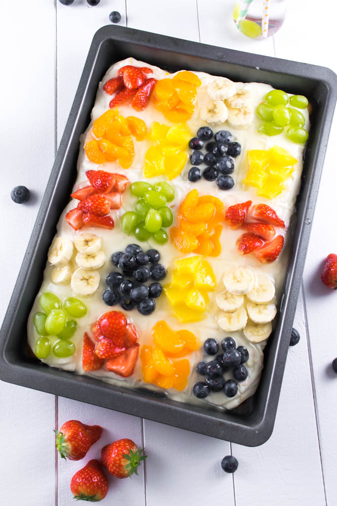 Ein Kuchen für den Sommer – Obstsalat Blechkuchen mit Zucchini Boden ...