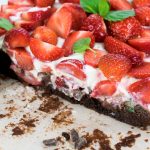 “DOUBLE CHOCOLATE” Brownie mit Erdbeeren