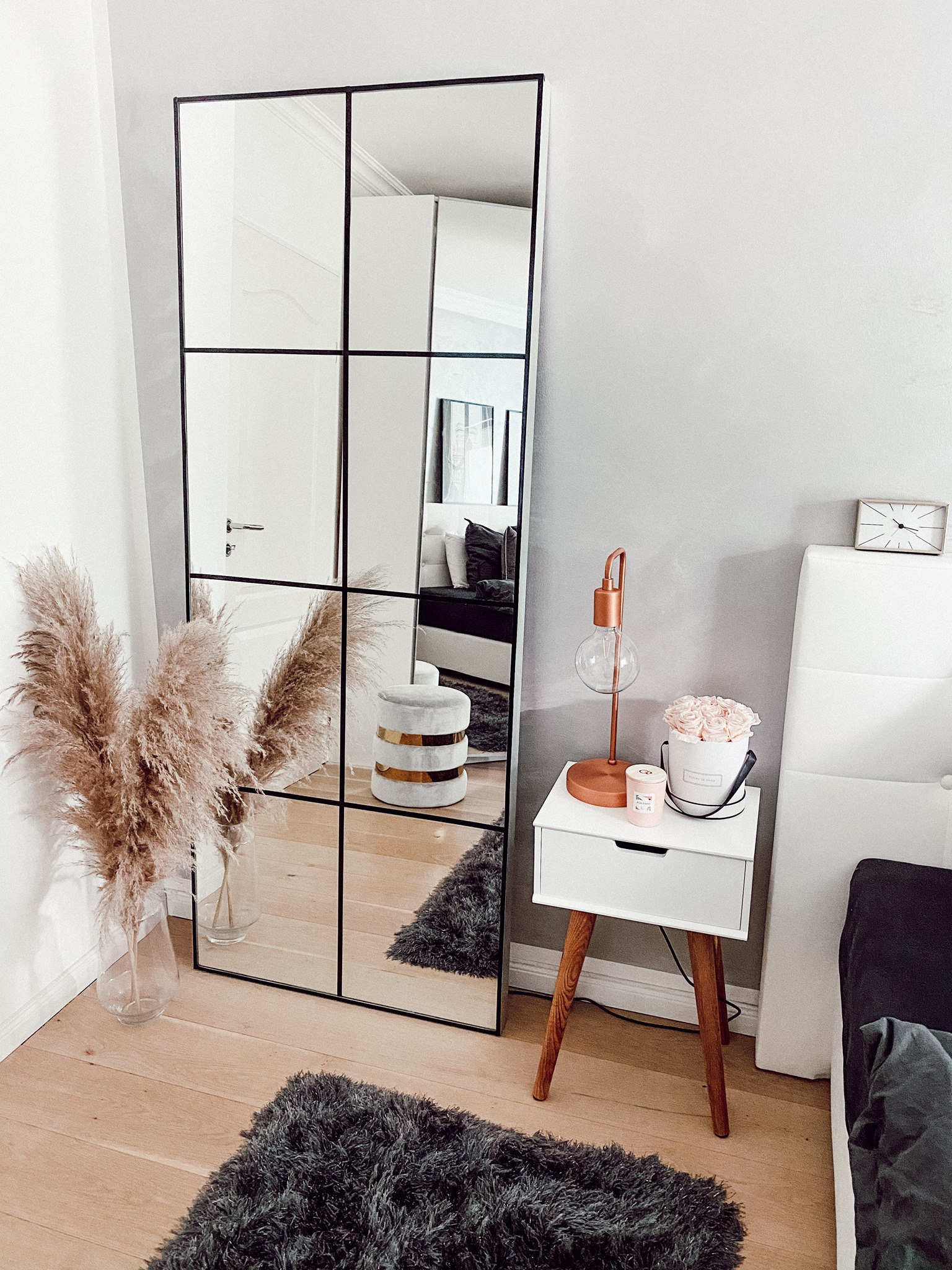 IKEA Spiegel Hack - 6 einfache Schritte, um Ihren eigenen Spiegel