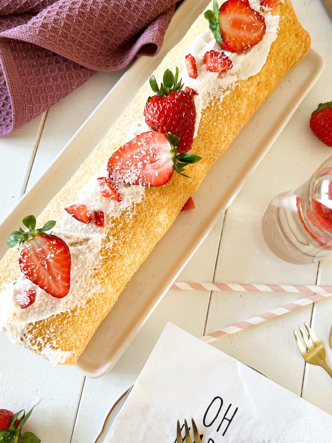 Leckere ERDBEER-Biskuitrolle | Unalife Leckere ERDBEER-Biskuitrolle | Unalife